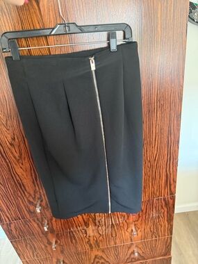 Zipper down back pencil skirt